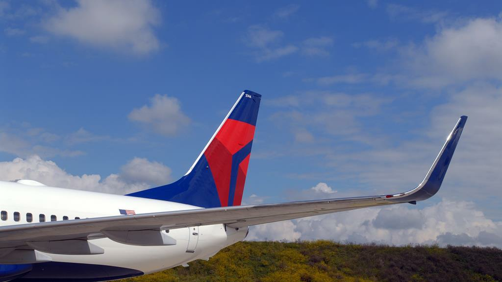 The tail and wing of a Boeing 737-800