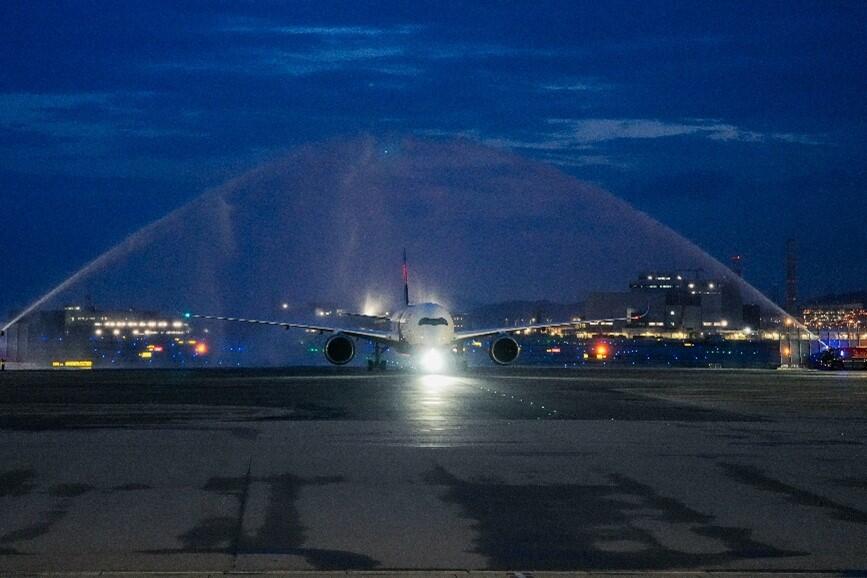 HKG-LAX inaugural water cannon 