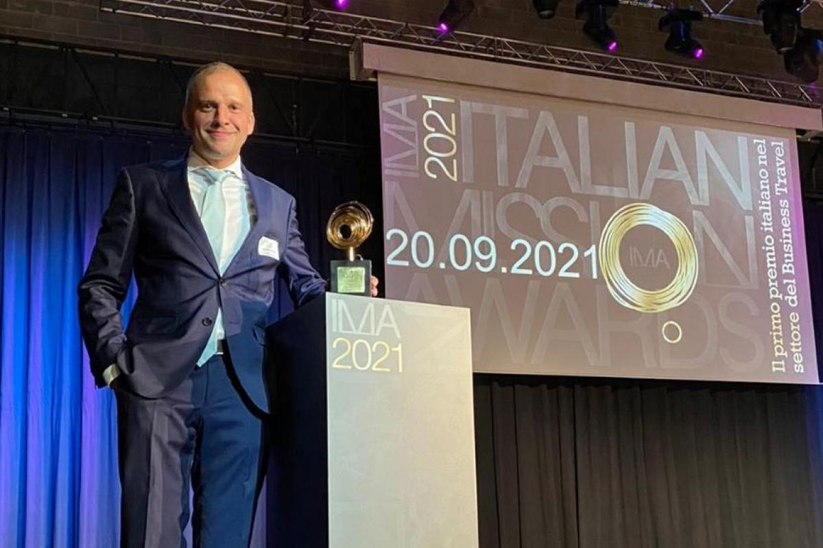 Delta accepts its Italian Mission Award.