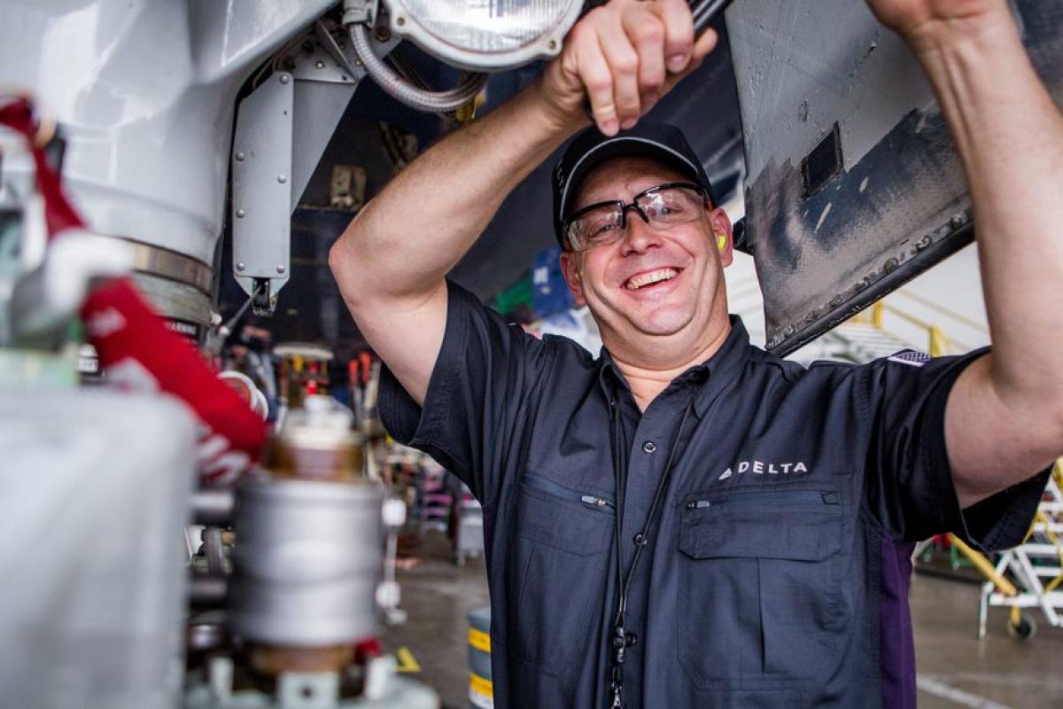 A Delta mechanic works on a plane.