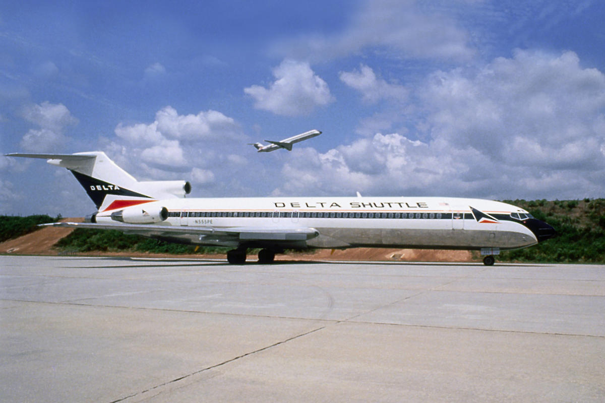Delta Shuttle aircraft at LaGuardia Airport, 1991