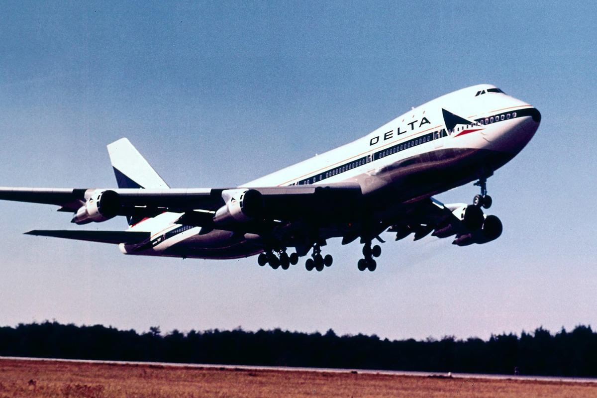 Vintage photo of Boeing 747 landing