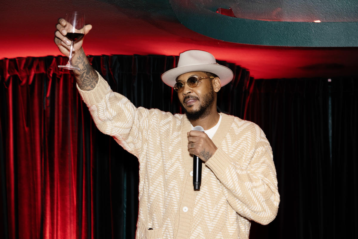 At Delta's reservation only speakeasy for Medallion members at SXSW, members got to enjoy truly exclusive experiences, like a wine experience with NBA legend and entrepreneur Carmelo Anthony and co-founder Asani Swann of VII(N)-The Seventh Estate.