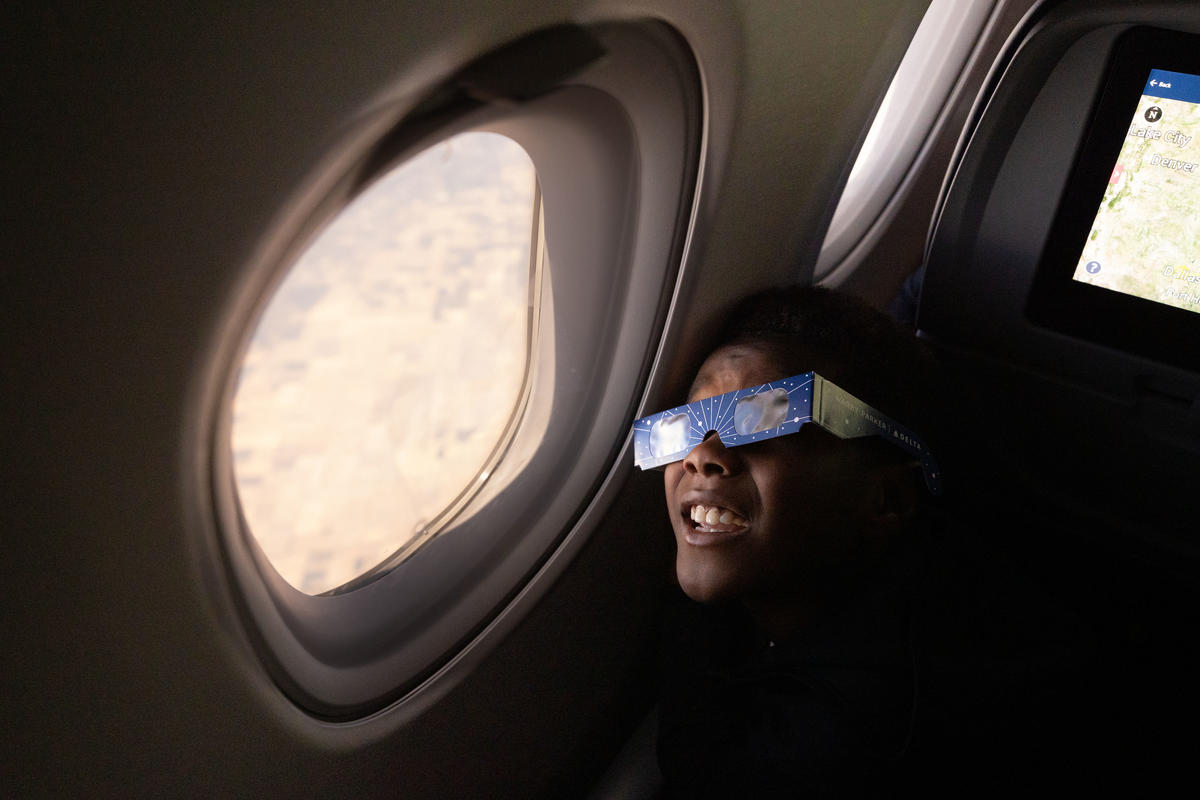 Customers on board DL 1010 from Dallas Fort Worth International Airport (DTW) to Detroit Wayne County Metropolitan Airport (DFW) view the solar eclipse.