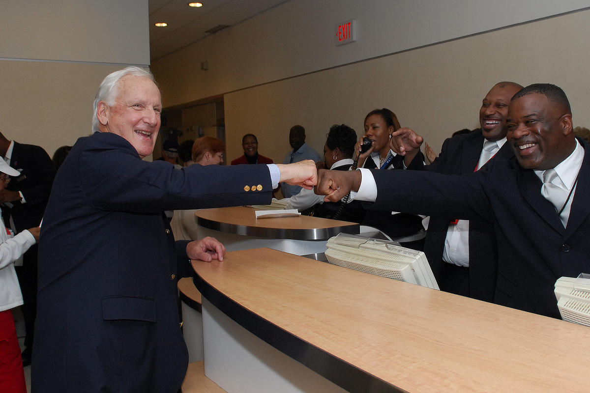 Former Delta CEO Jerry Grinstein bumps fists with Delta Gate Agents.