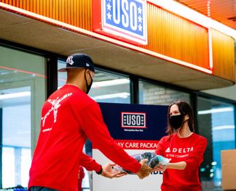 Delta employees volunteering with USO