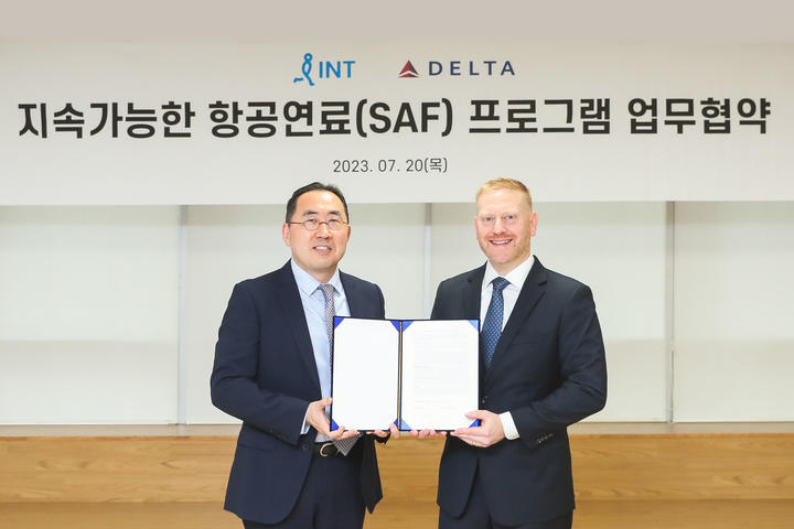 Delta and Interpark Triple executives reveal SAF agreement