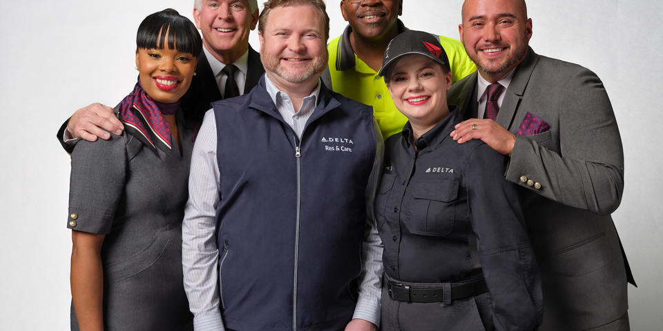 A group shot of Delta frontline employees